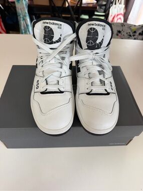 New Balance Mens 650 White and Black High-Top Sneakers